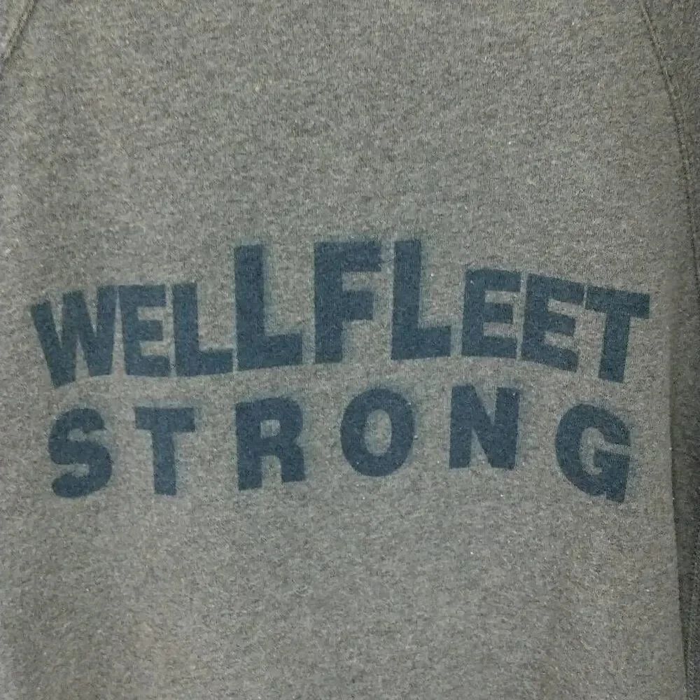 Wellfleet Strong by Independent Trading Company XL Zippered Front